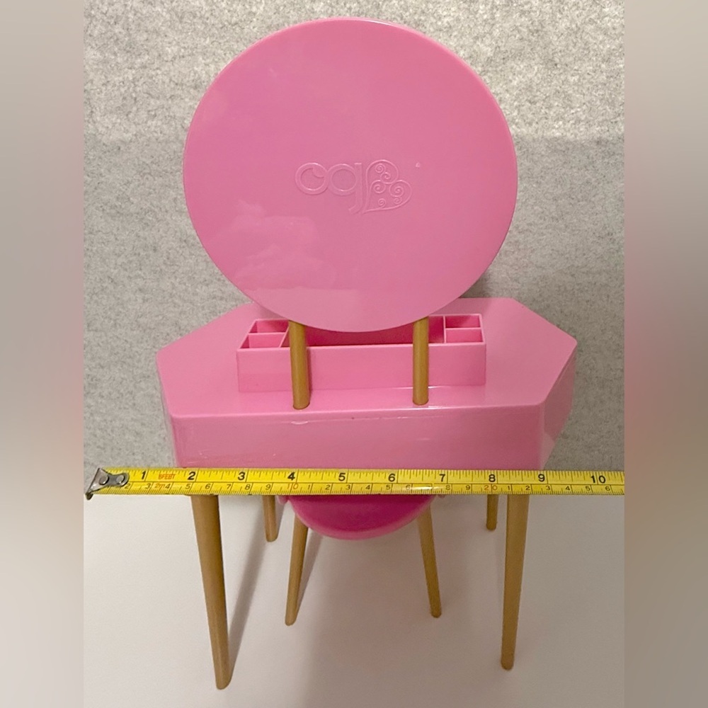 18โ OG Vanity Set Pink/Gold Table and Chair set (no accessories included) - Picture 12 of 14